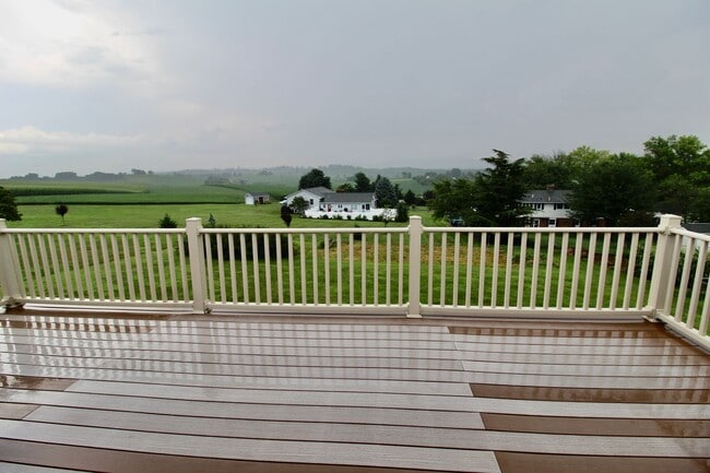 Building Photo - For Rent: Spacious Ranch-Style Home with S...