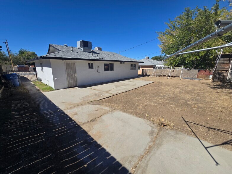 Building Photo - 44414 Andale Ave