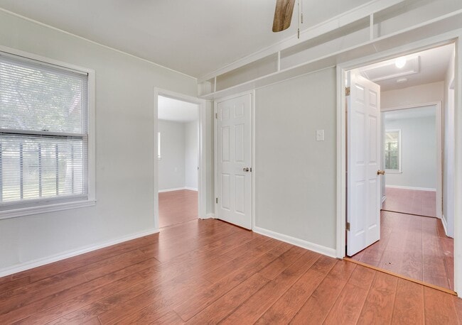 Building Photo - Highland Park Gem- 3/1 with Large Yard