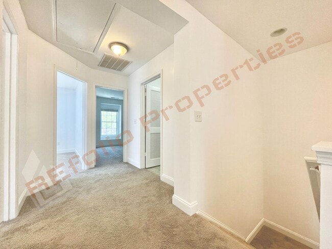 Building Photo - Beautiful 2 Story 3 Bedroom 2.5 Bath Townh...