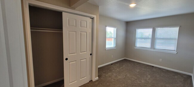 Building Photo - 403 28th Ave Ct