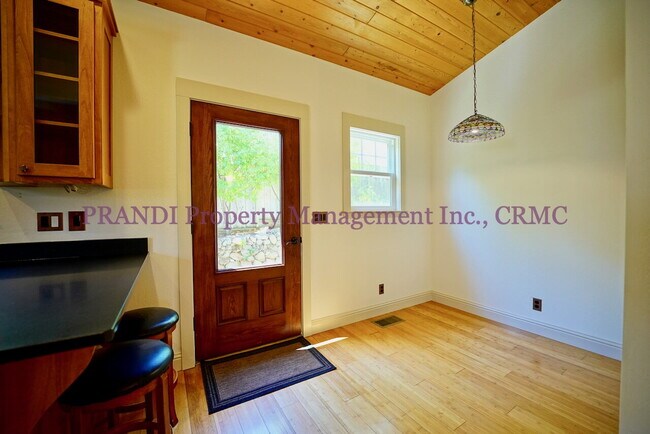 Building Photo - Gerstile Park Gem, With Upgraded Finishes ...