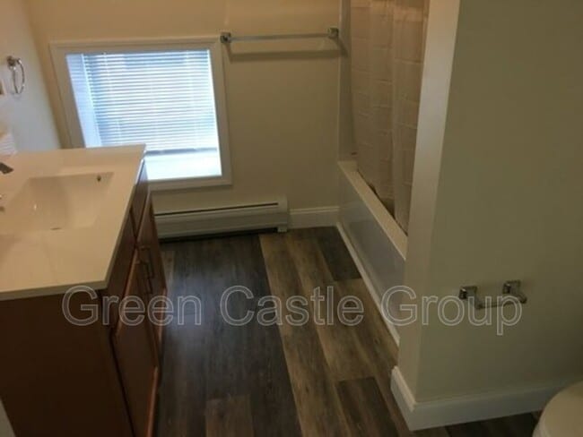 Building Photo - 323-325 College Street, Unit 11