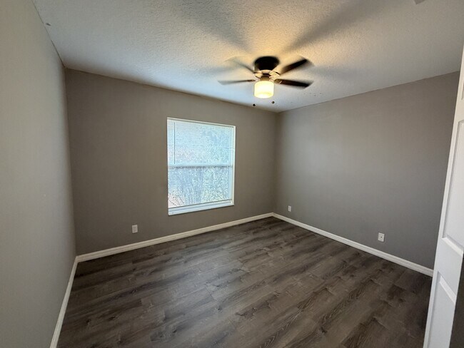 Building Photo - 4542 SW Savona Blvd