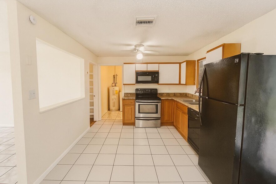 Building Photo - 3313 Plaza Pl