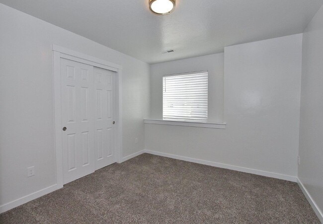 Building Photo - Immaculate & Spacious home in West Meridian