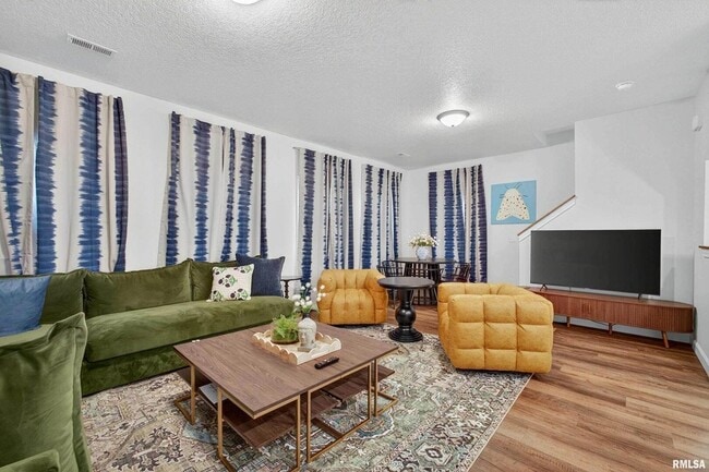 Building Photo - 4833 Lauren Ln