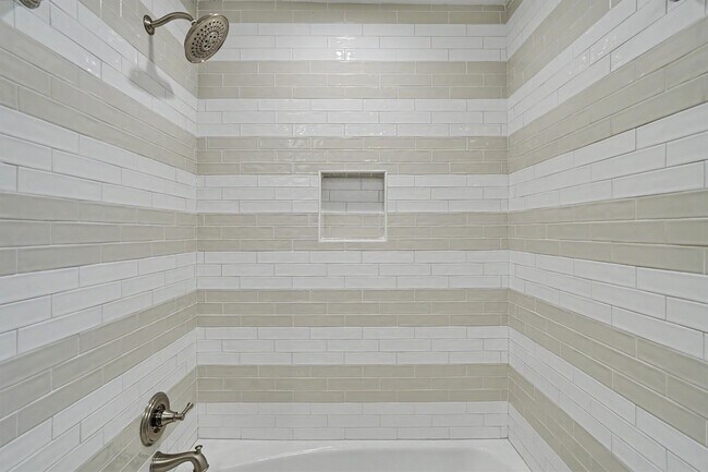 Building Photo - 751 Bison Dr