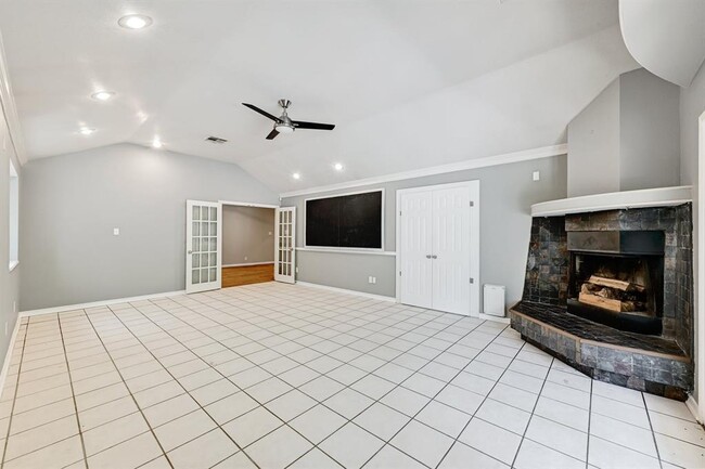 Building Photo - 9403 Longvale Dr