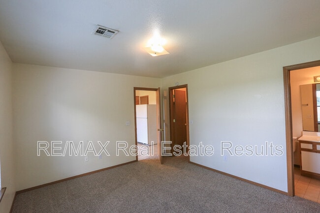 Building Photo - 2223 W Roselawn St