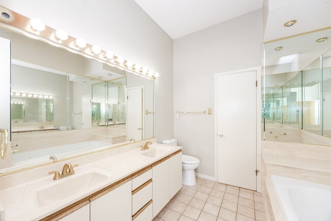 Building Photo - 13442 S Fairview Ave