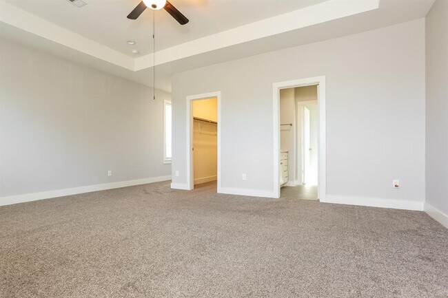 Building Photo - 8618 Valley Song Dr