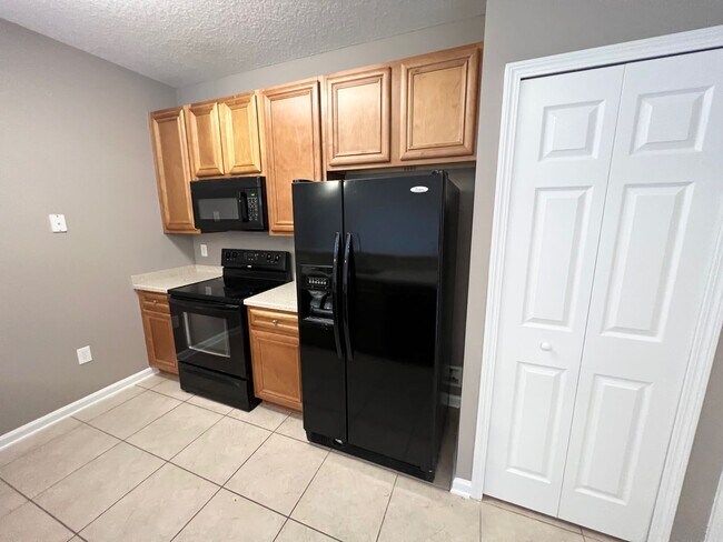 Building Photo - Charming 2-Bedroom Condo in Summer Key – S...