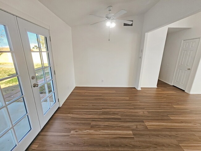 Building Photo - 920 W Perch Ave