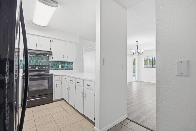 Building Photo - Amazing Pool Home!