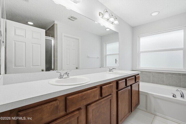 Building Photo - 9847 Sailor Dr