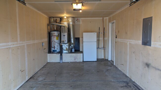 Building Photo - 1596-1596 Peggy Lp