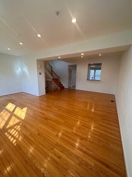 Building Photo - 5830 Shady Oak Ln