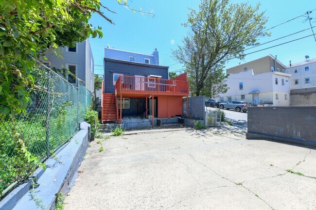 Building Photo - 477 Liberty Ave