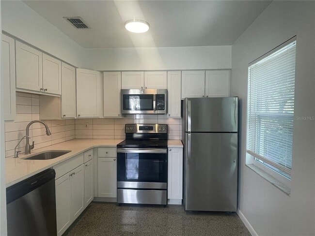 Building Photo - 902 S Bruce St