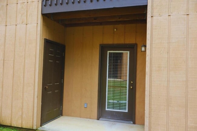 Building Photo - 1100 Woodlawn Ave