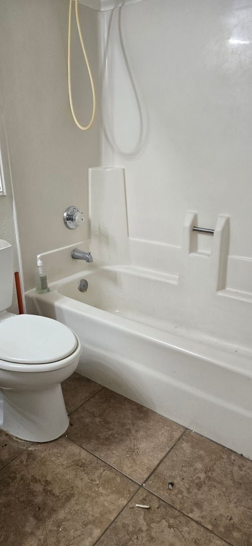 Building Photo - Beautiful 2 bedroom 2 bath Condo New Paint and flooring throughout