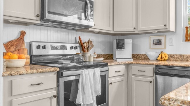 Building Photo - A First-Time Rental Available 09-15-25! 3 ...