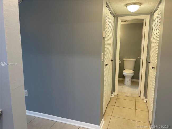 Building Photo - 16465 NE 22nd Ave