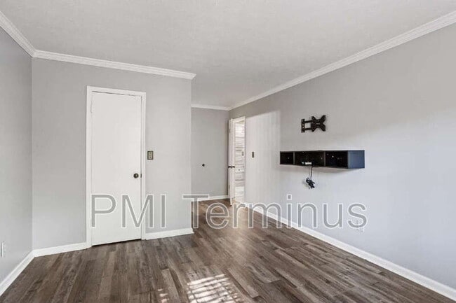 Building Photo - 2721 St Augustine Trail SE