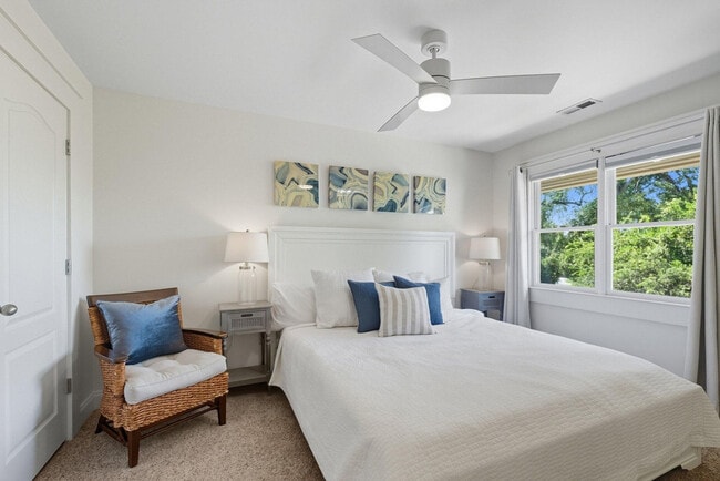 Building Photo - 4 Dearing St