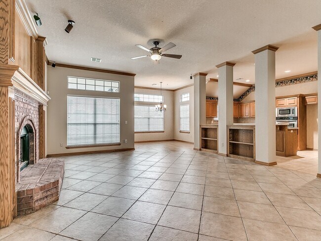 Building Photo - Stunning Open-Concept Home with Luxury Primary Suite & Outdoor Living