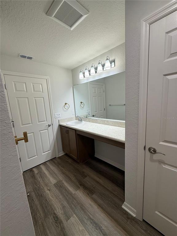 Building Photo - 319 Lily Ln