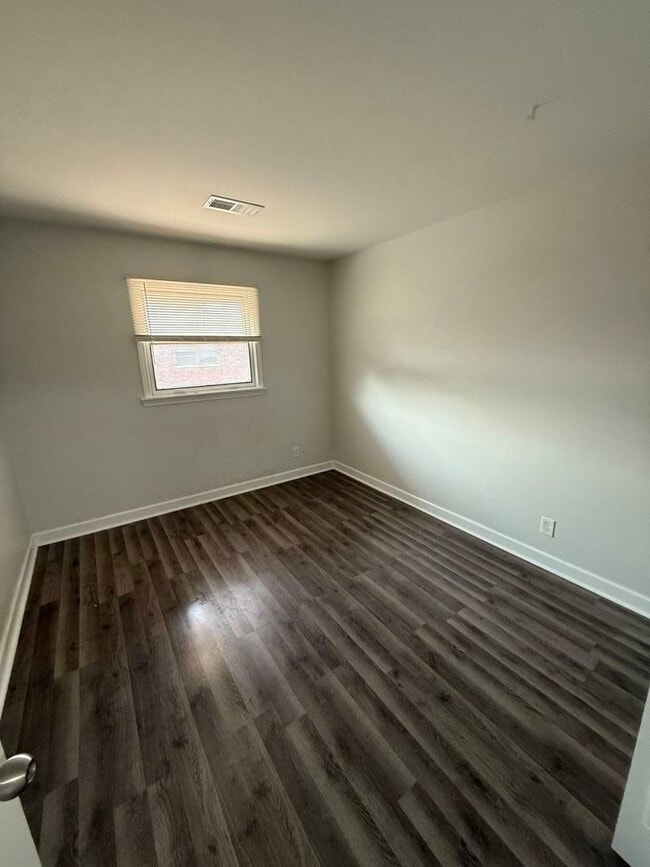 Building Photo - 625 N Elmwood Dr