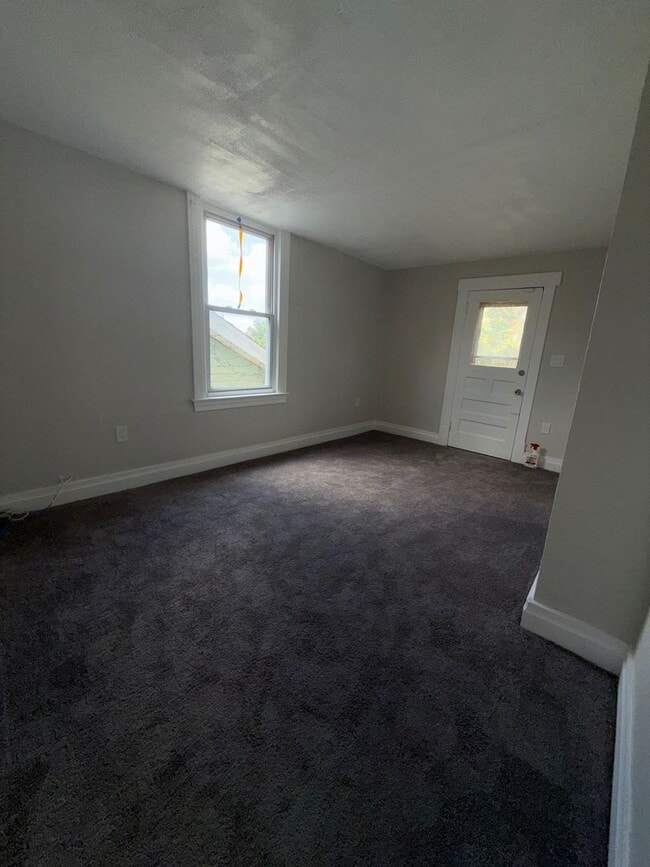 Building Photo - 2 Bed 1 Bath in Swissvale!