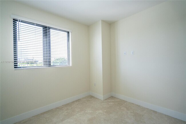 Building Photo - 1091 Galiano St