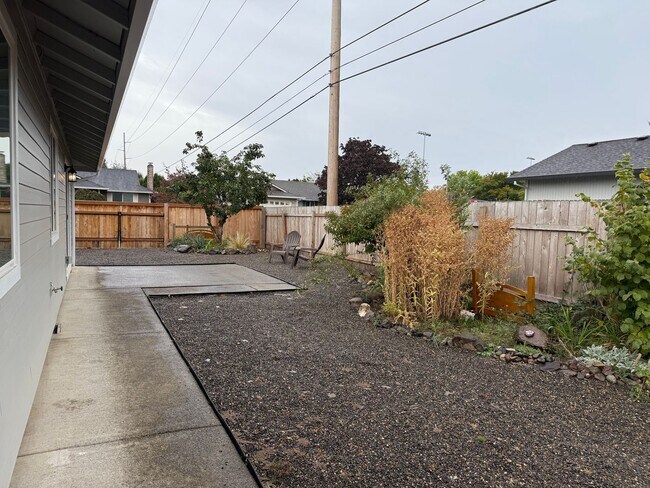Building Photo - HALF MONTH FREE OF RENT Beautifully Remode...