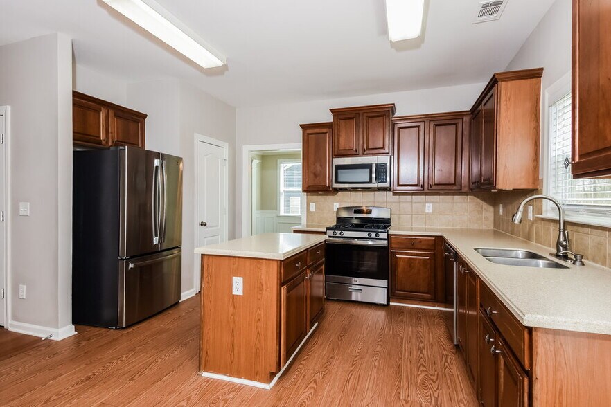 Building Photo - 227 Oakbridge Dr