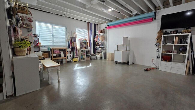 Building Photo - 6711 W Yawkey Wy