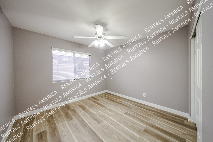 Building Photo - 133 W Muriel Dr