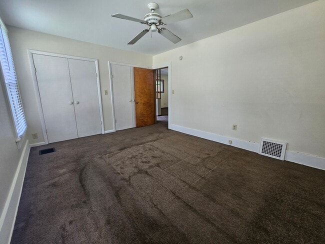 Building Photo - Kent 2 Bedroom 1 Bath Duplex