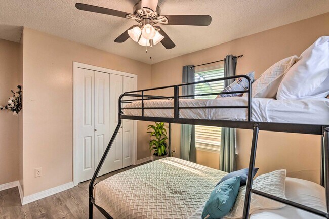 Building Photo - 1223 Redwood Ln