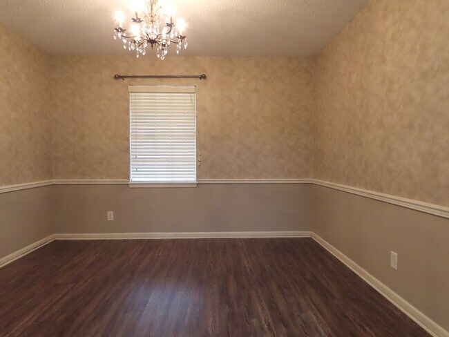 Building Photo - South Tyler! Beautiful 4 Bedroom, 3 Bath House