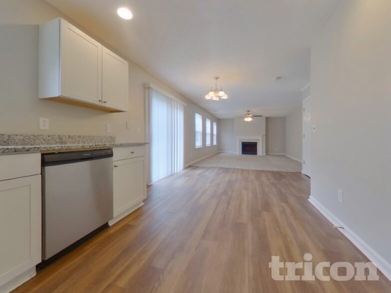 Building Photo - 693 Grandview Cir