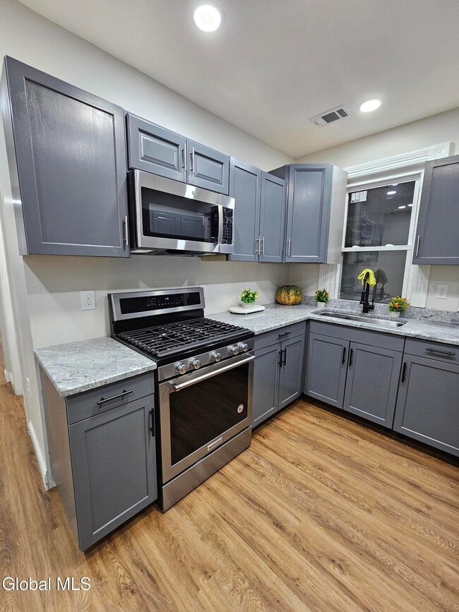 Building Photo - 91 Division St