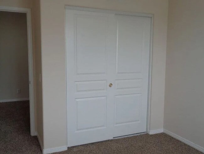 Building Photo - 2 weeks free rent. Detached 4 Bedroom Home...