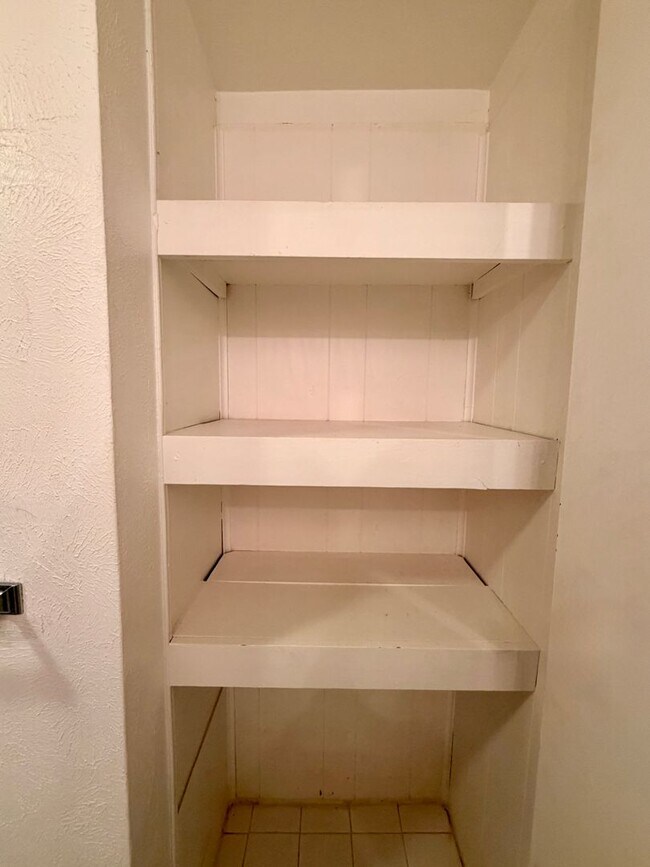 Building Photo - Amazing 3bed/2 bath with finished basement.