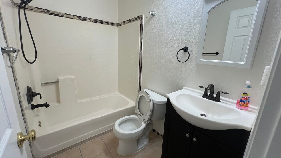 Bathroom - 38238 La Loma Ave
