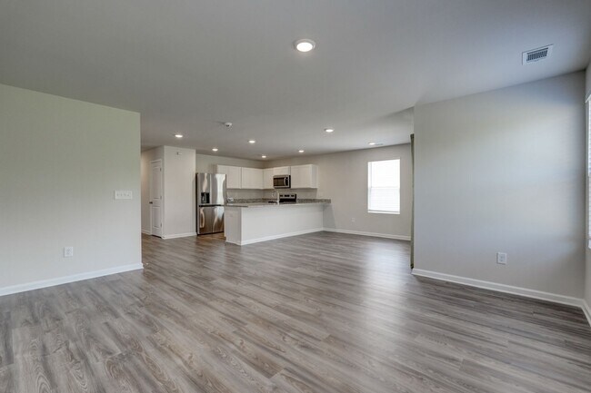 Building Photo - 220 Ingleby Rd