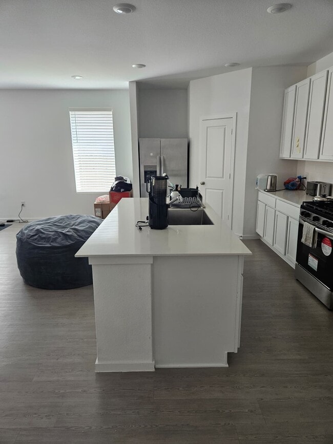 Building Photo - 26610 Coast Redwood Dr