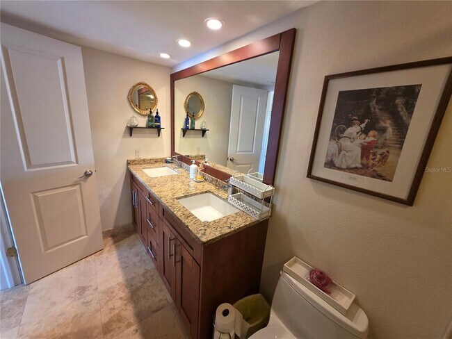 Building Photo - 6100 Bahia Del Mar Cir N